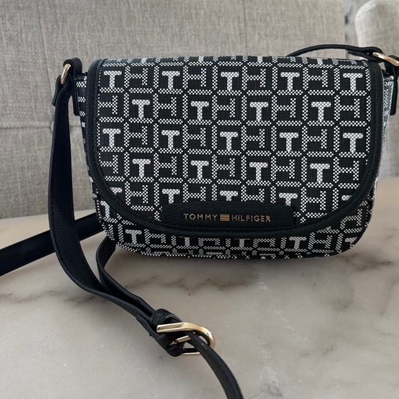 Tommy Hilfiger Monogram Black Gray and White Crossbody Shoulder Bag NWOT - Picture 7 of 14